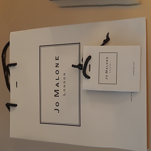 Jo Malone London Ivory Gift Box & Bag - Picture 11 of 13